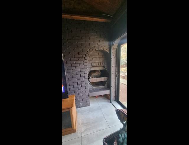 4 BEDROOM HOUSE FOR SALE IN SONNEVELD